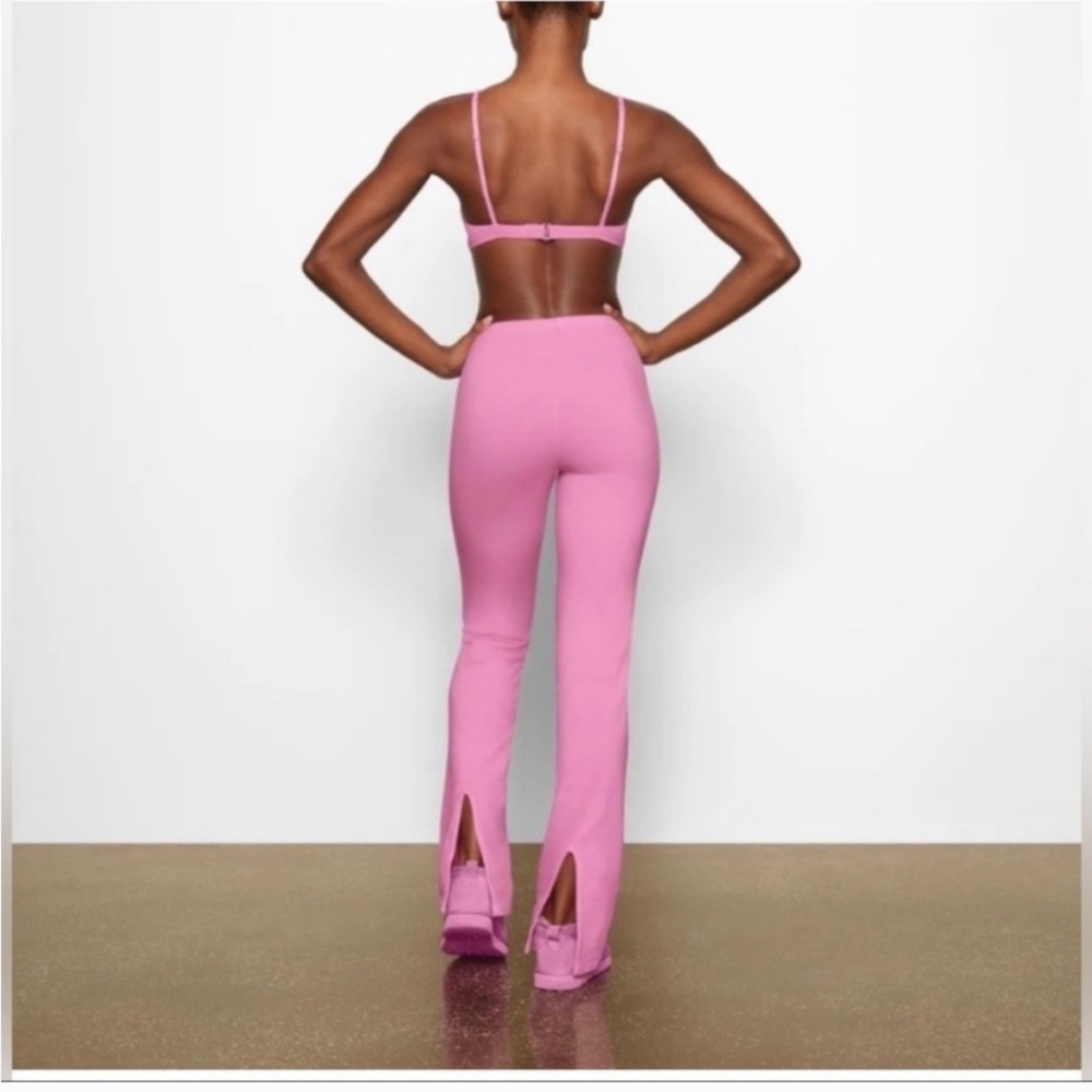 SKIMS Bubble Gum split -hem leggings with tops,